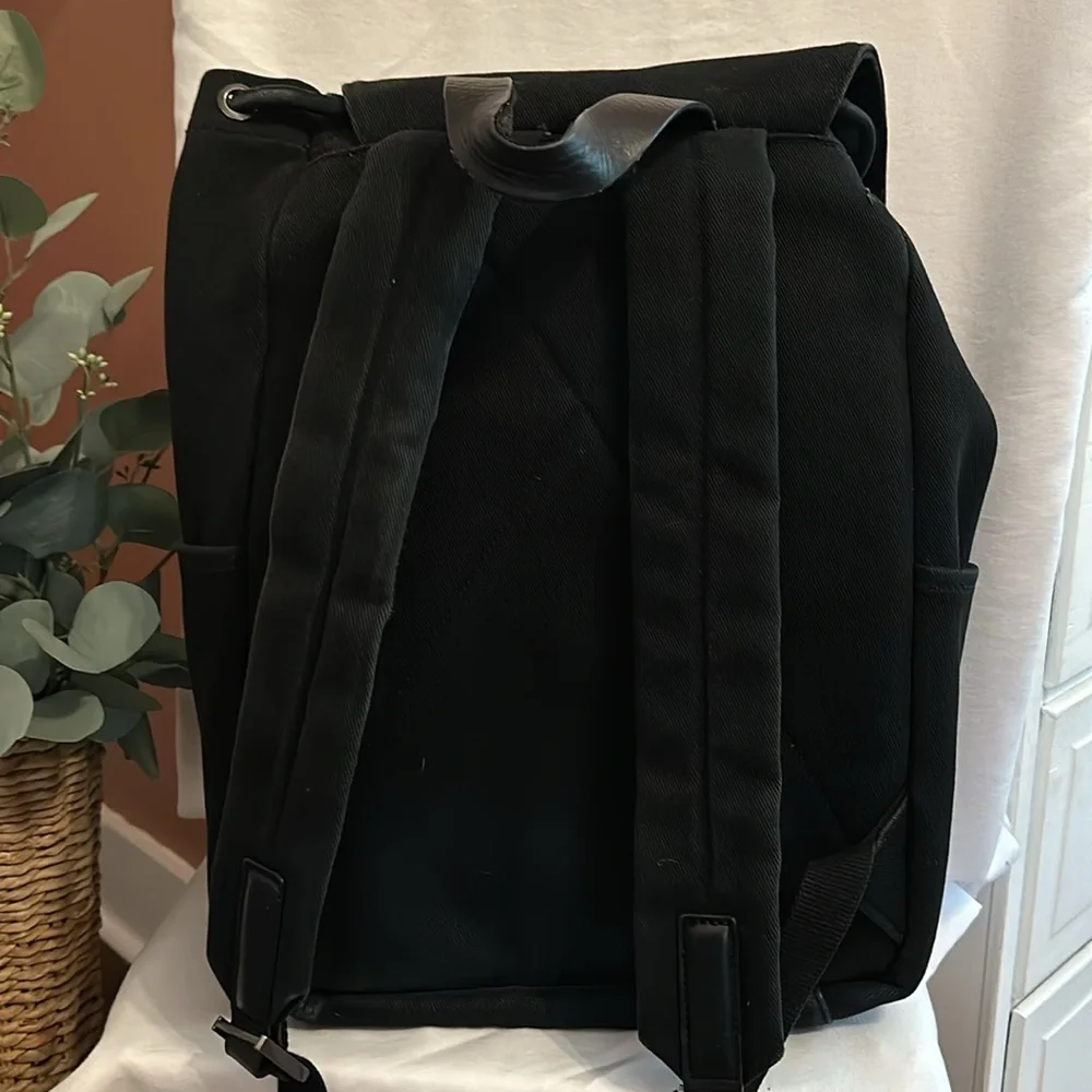 Everlane Modern Snap black cinch closure padded interior cotton blend backpack
